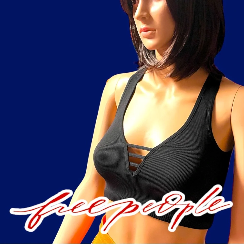 ⭐️HP⭐️NWOT FP Intimately cropped tank w/ three line accent in black. XS/S - Picture 2 of 8